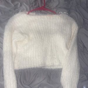 Fashion Nova Fuzzy cropped sweater!